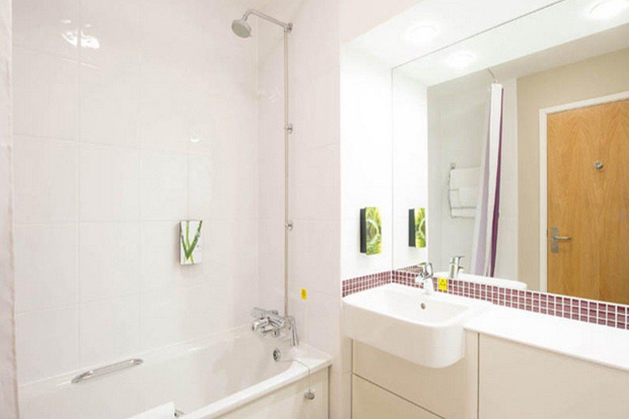 Premier Inn Chippenham Extérieur photo