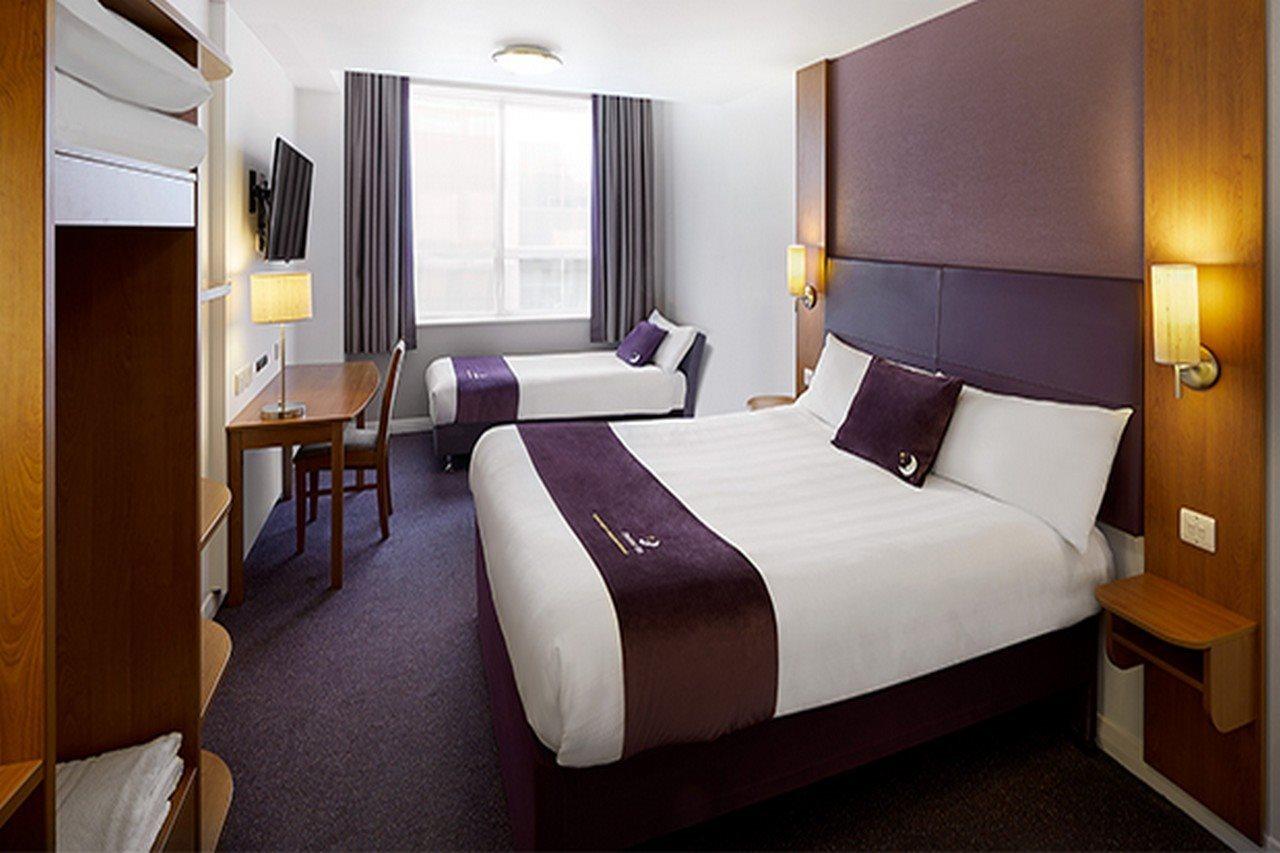 Premier Inn Chippenham Extérieur photo